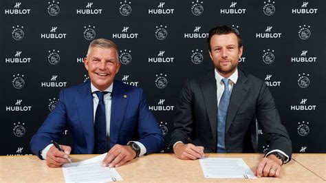 Hublot continues its role as Official Timekeeper of Ajax until 2026